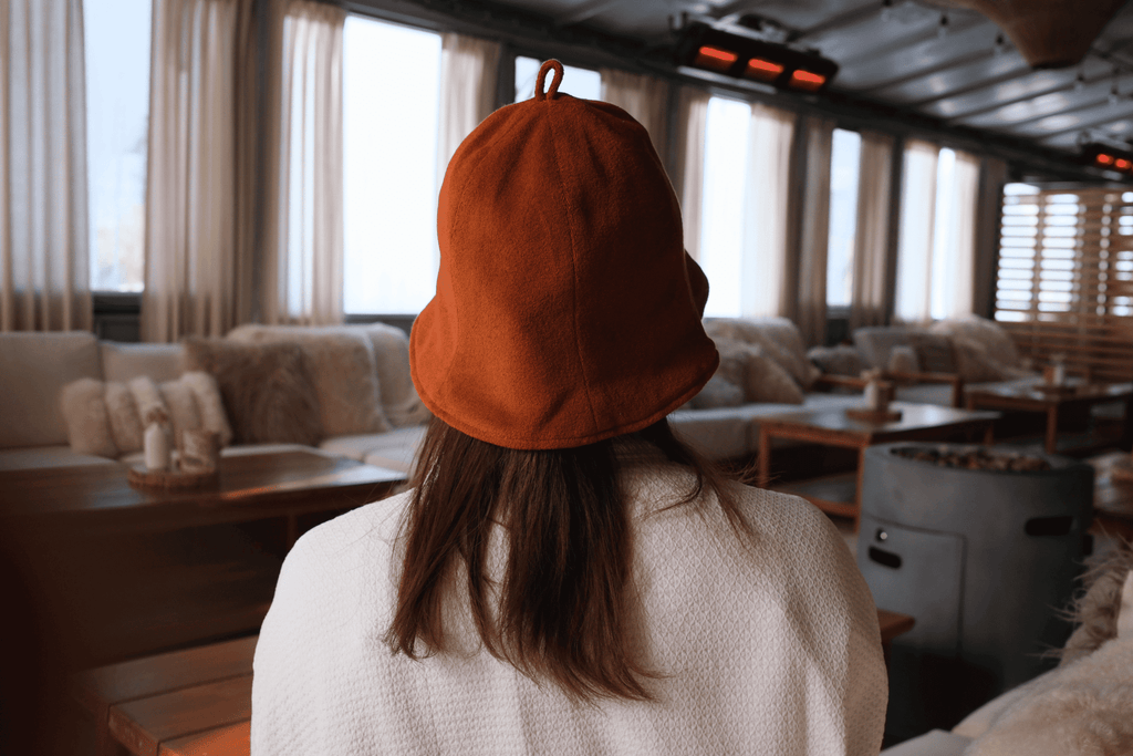 Women in Sauna hat
